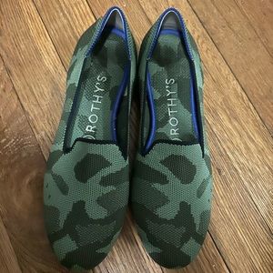 NWOT Rothy’s camo flats